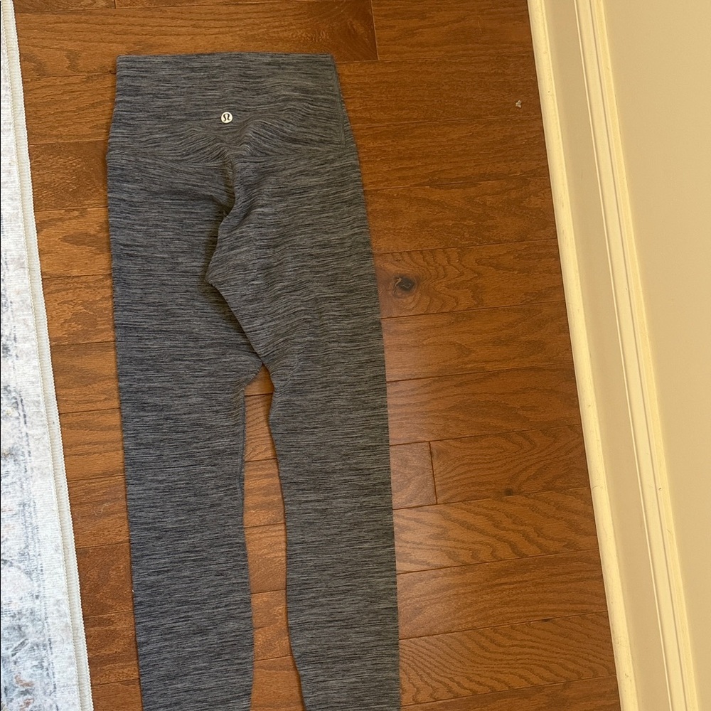 lululemon Align 25” leggings in heathered black - Picture 2 of 4